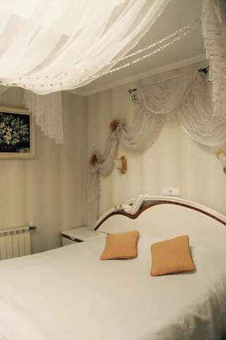 Отель Гусарский отель и Апартаменты Киев Люкс с 2 спальнями-7